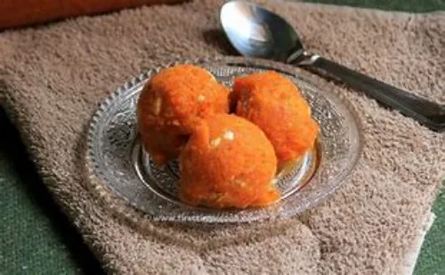 CARROT HALWA WITH ICE CREAM